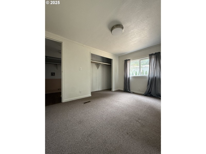 Bedroom, Primary