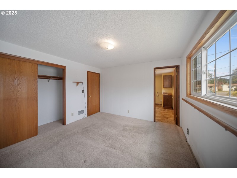 Bedroom, Primary