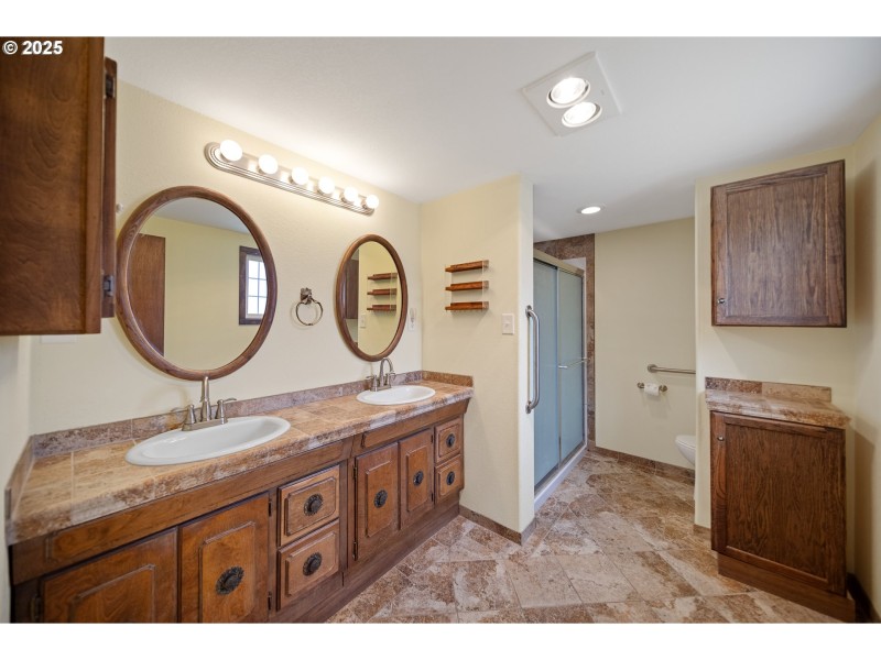 Bathroom, Attached