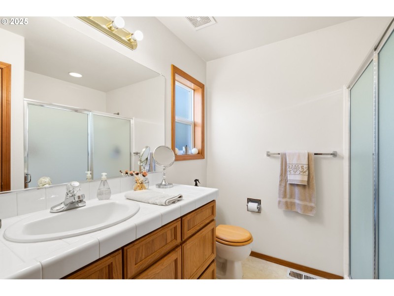 Bathroom, Attached