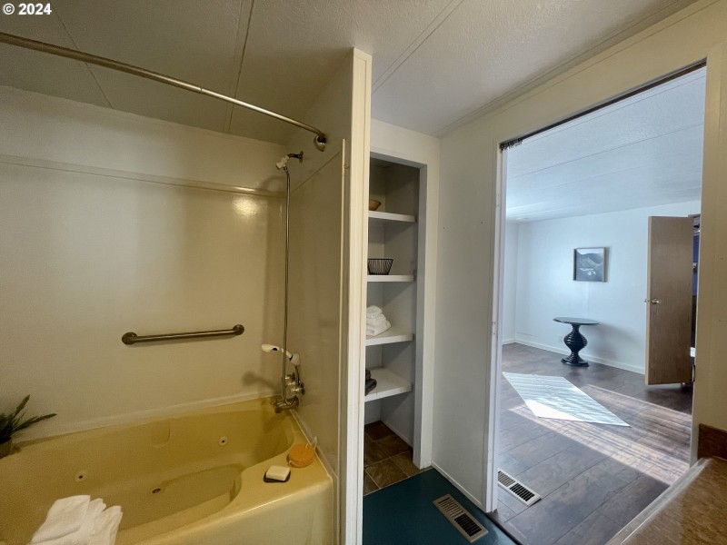 Bathroom, Attached