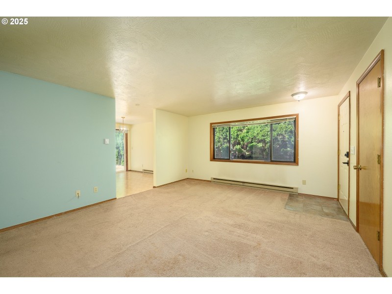 Living Room/Entrance