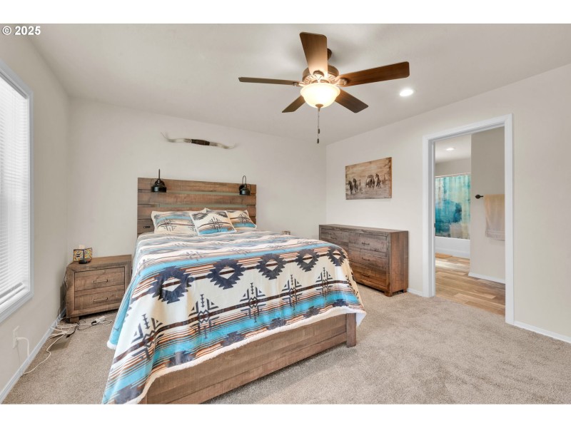 Bedroom, Primary