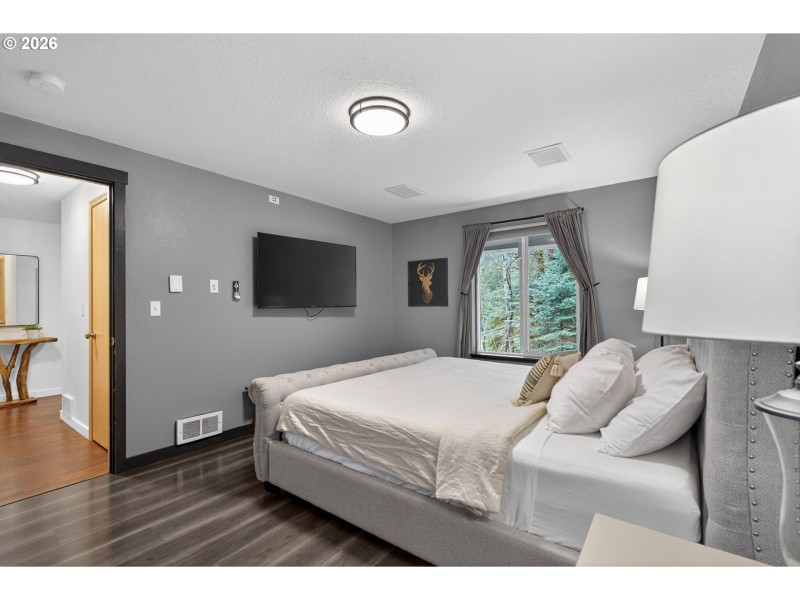 Bedroom, Primary