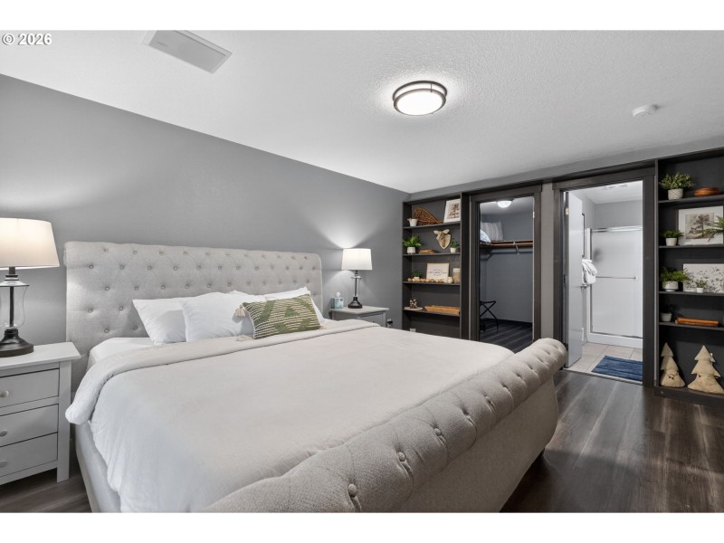 Bedroom, Primary
