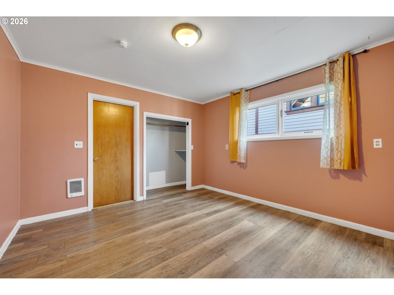 Bedroom, Primary