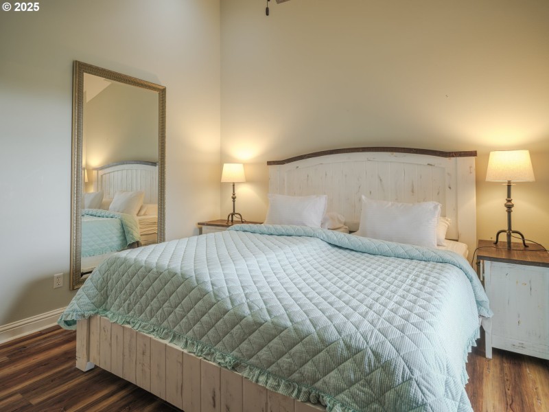 Bedroom, Primary
