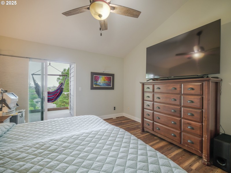 Bedroom, Primary