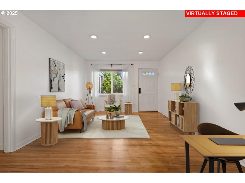 Living Room/Entrance