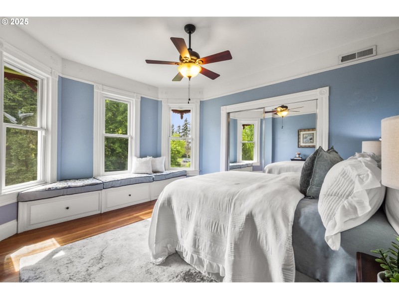 Bedroom, Primary