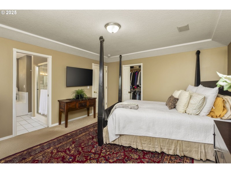 Bedroom, Primary