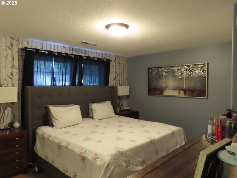 Bedroom, Primary