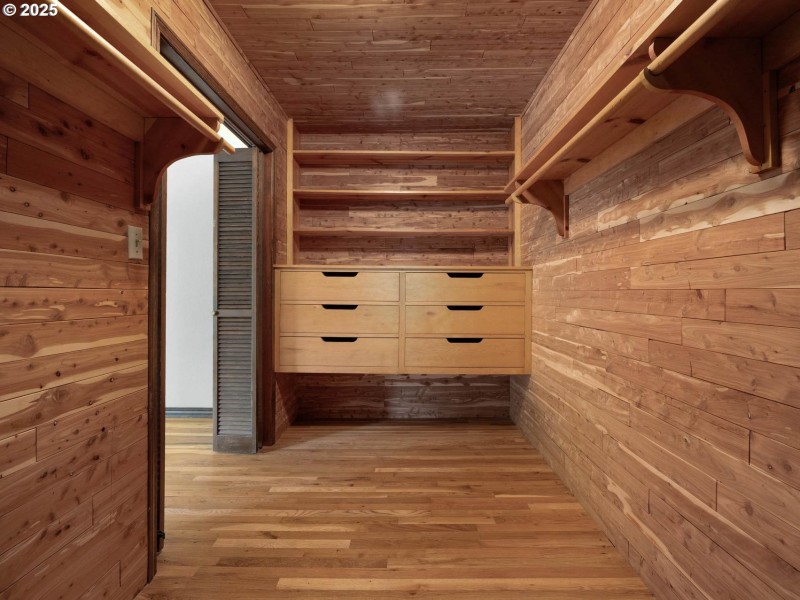 Bedroom, Primary
