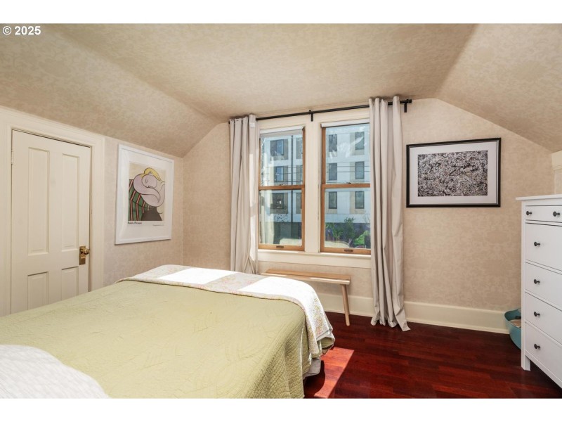 Bedroom, Primary