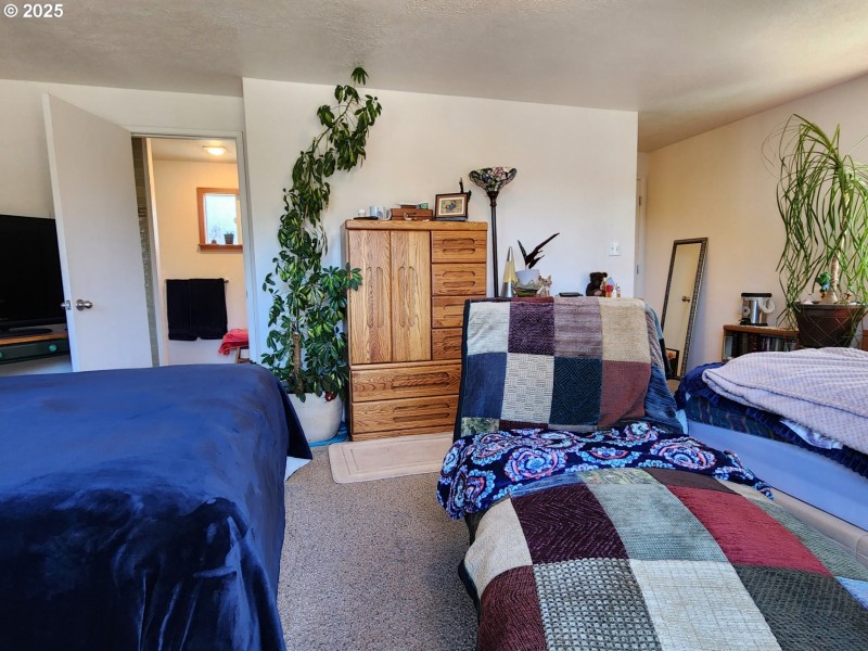 Bedroom, Primary
