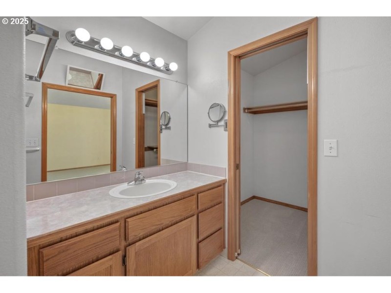 Bathroom, Attached