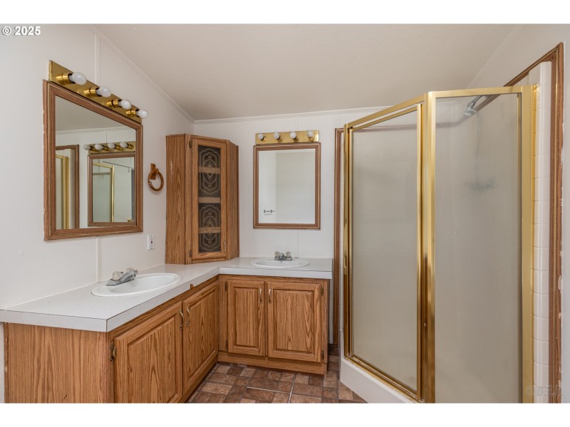 Bathroom, Attached