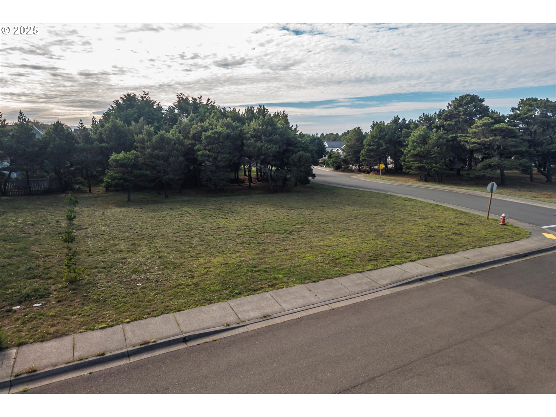 2847 SPINNAKER DR, Bandon, OR 97411