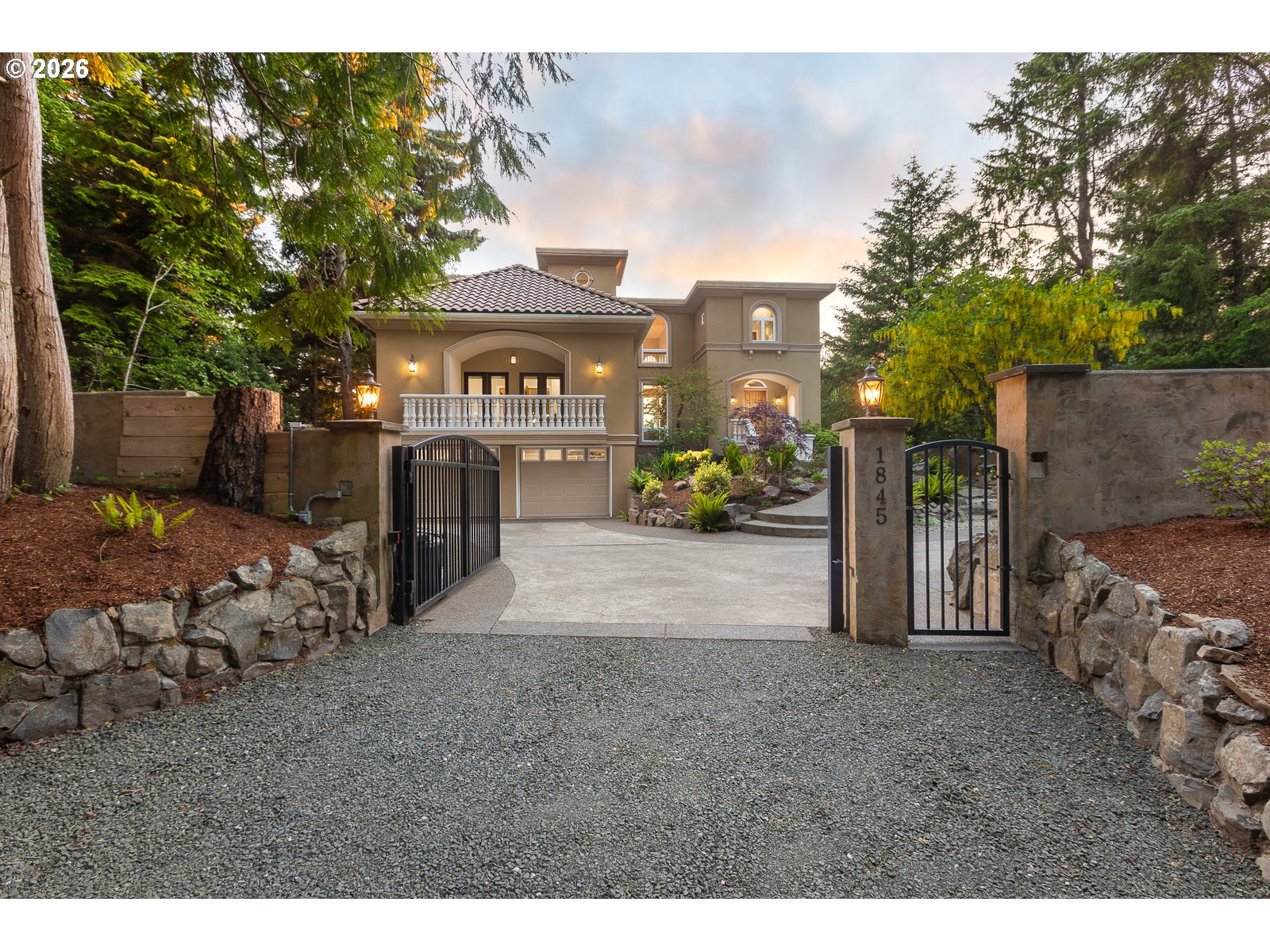 1845 MCDONALD AVE, DepoeBay, OR 97341
