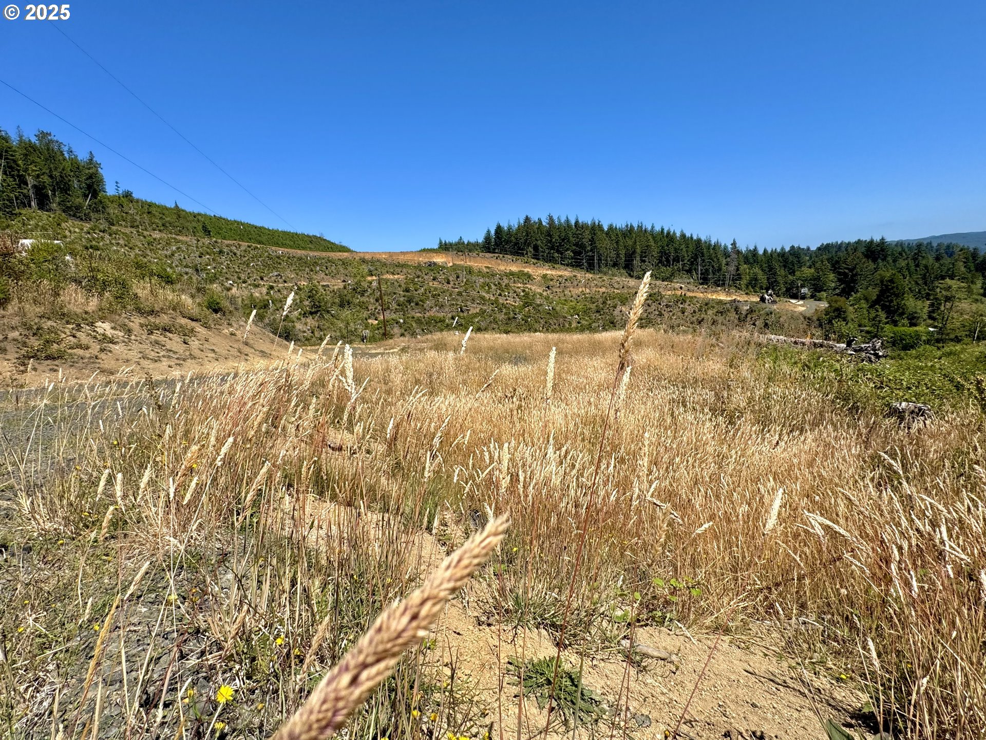 000 Trail LN, CoosBay, OR 97420