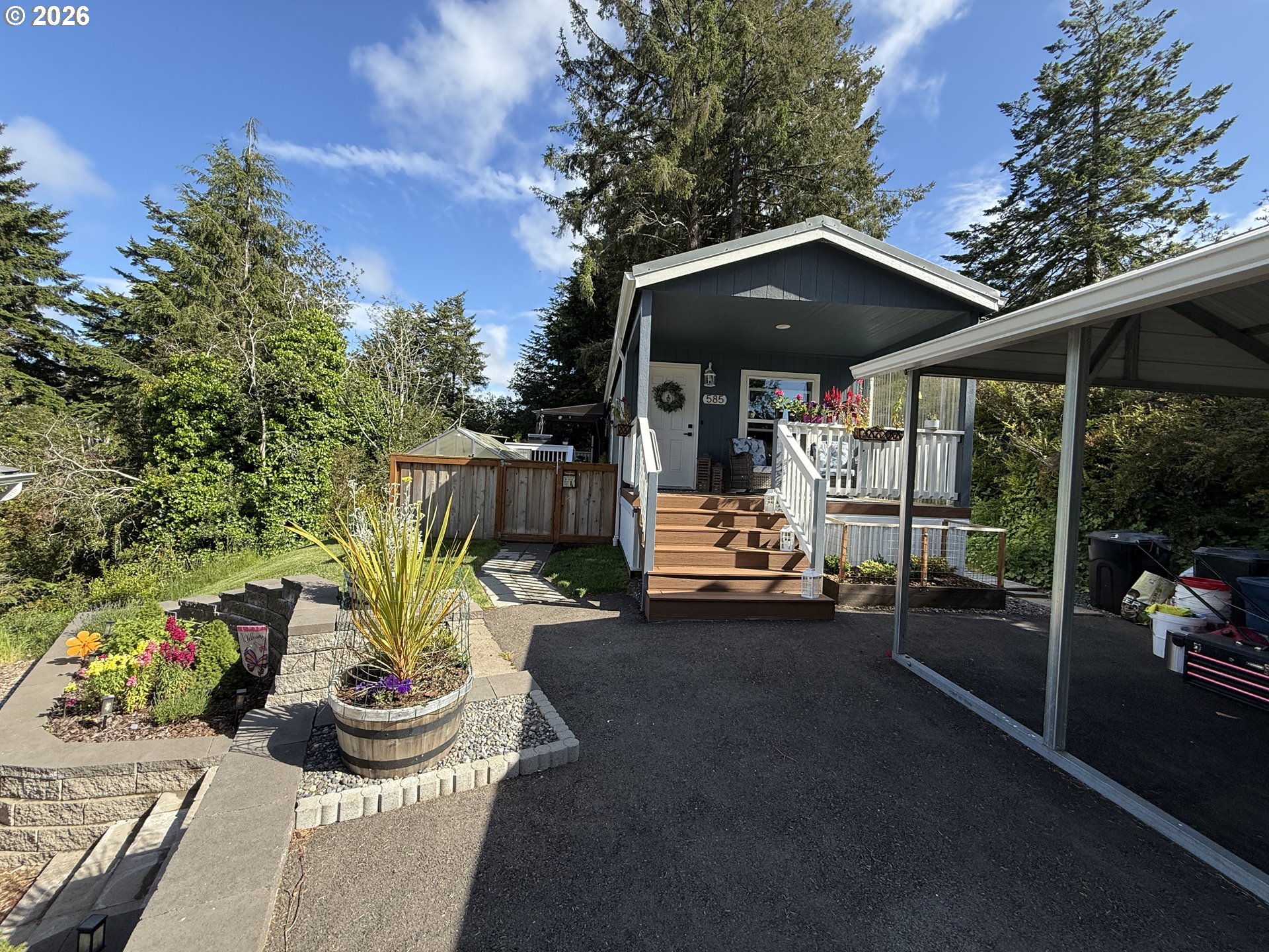 585 VILLAGE PINES AVE, CoosBay, OR 97420
