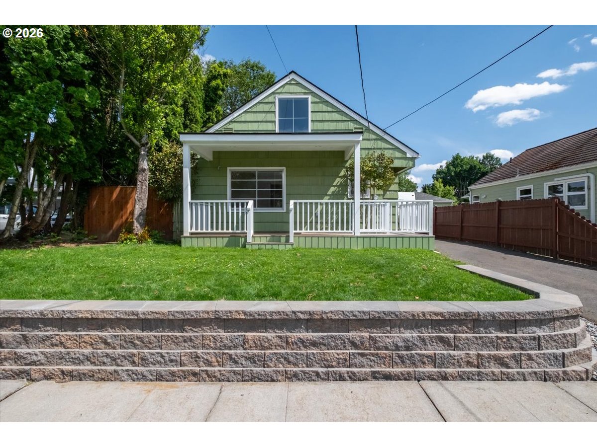 1020 3RD ST, Woodburn, OR 97071