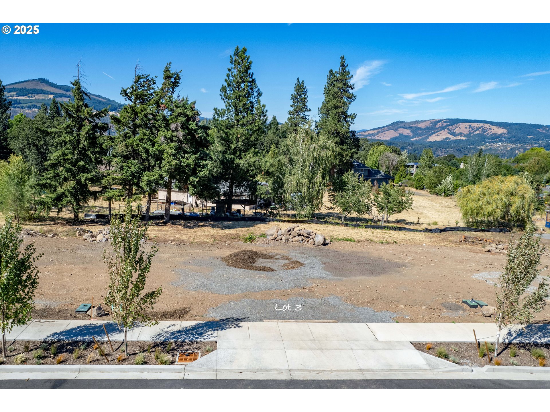 3940 CARR DR, HoodRiver, OR 97031