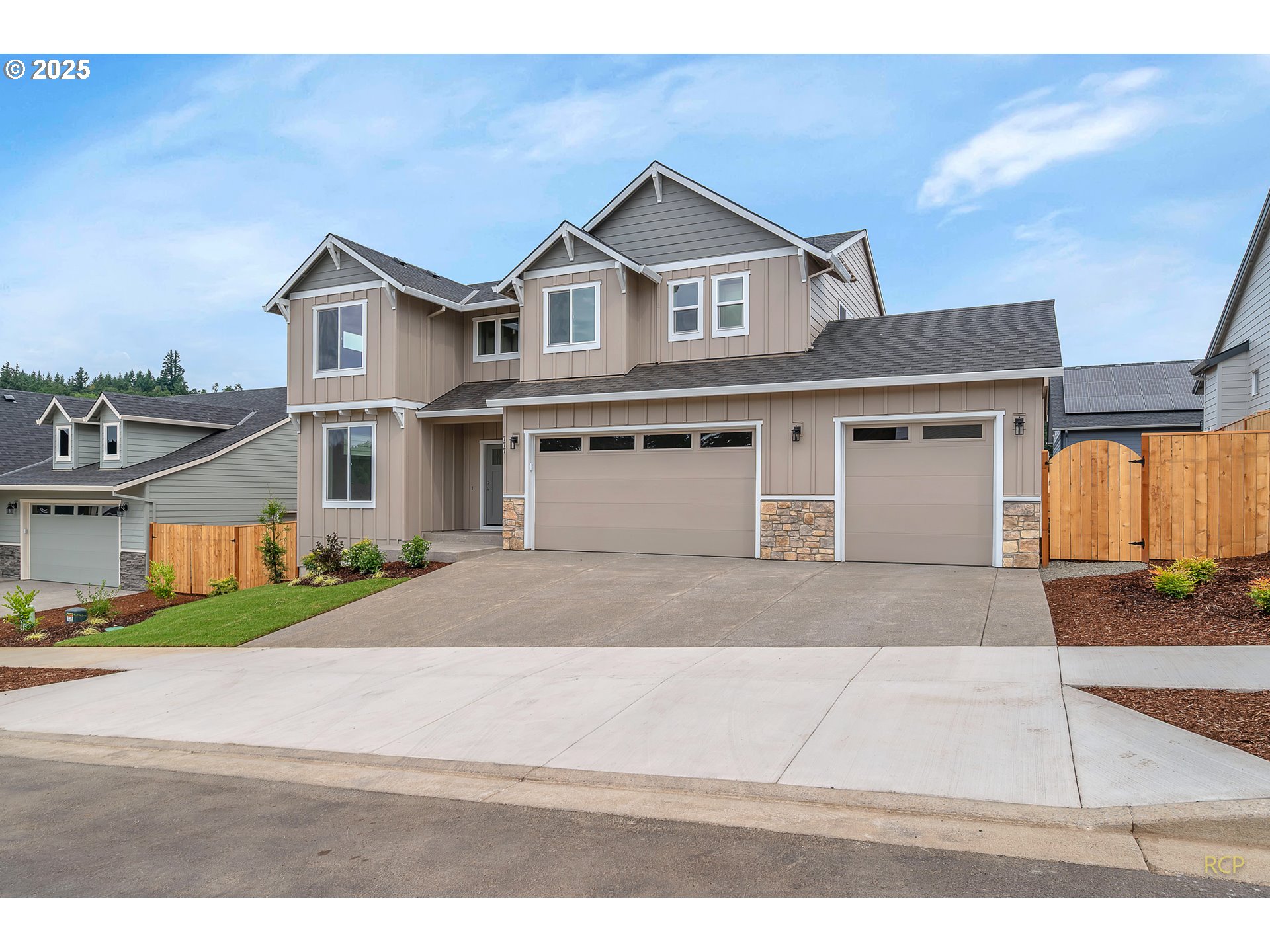777 Riley DR, Silverton, OR 97381