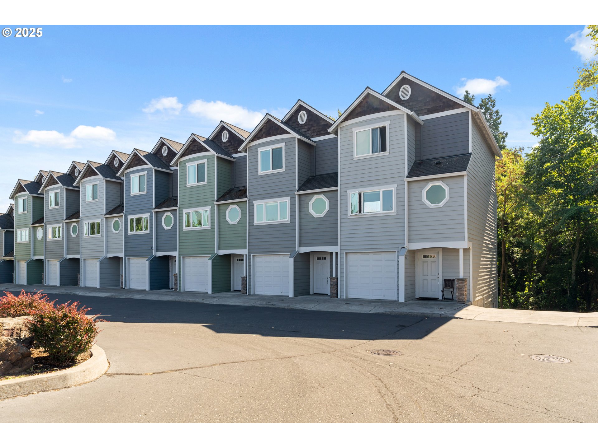 990 8TH PL, TheDalles, OR 97058