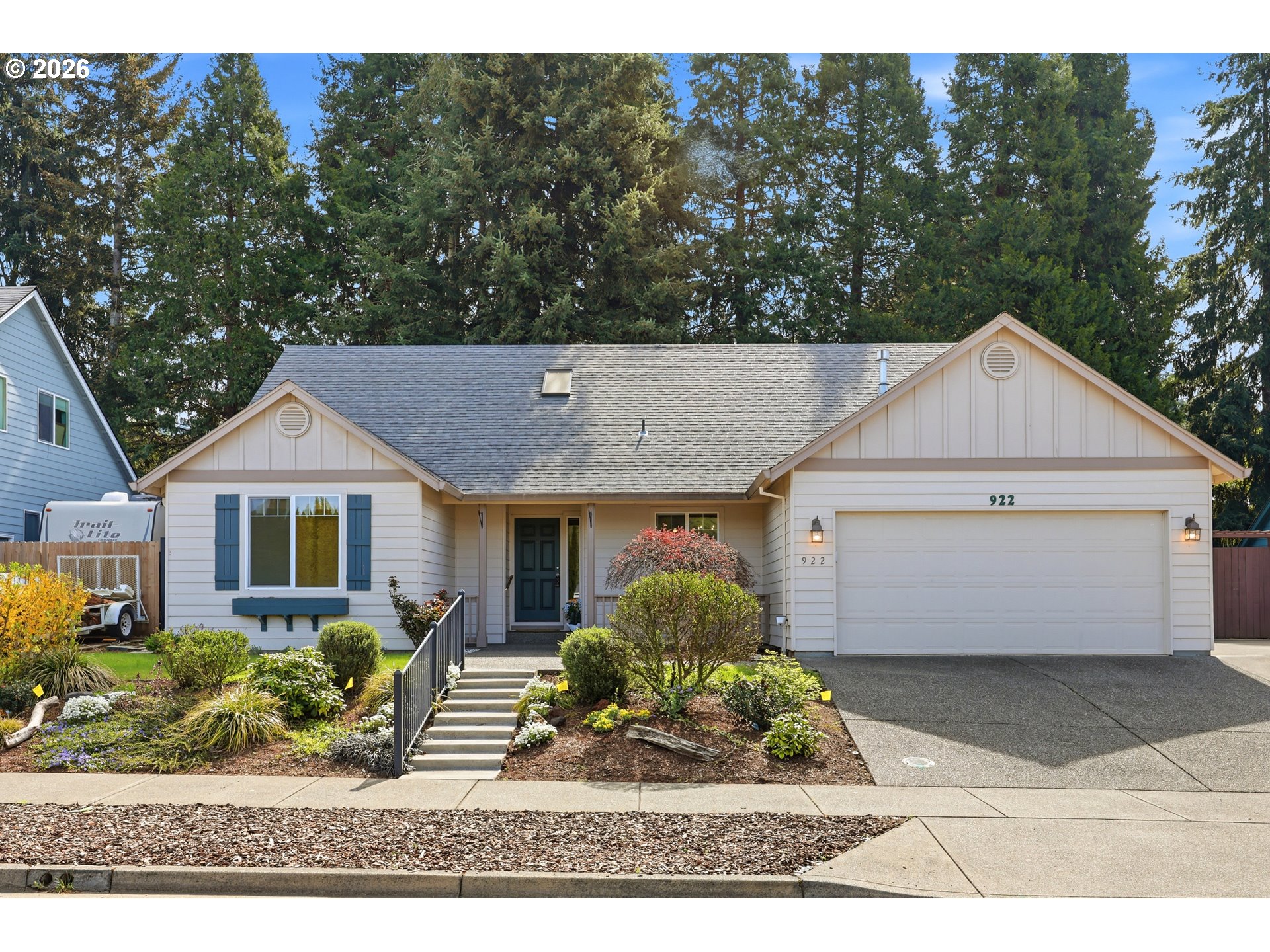 922 TRAVIS DR, Silverton, OR 97381