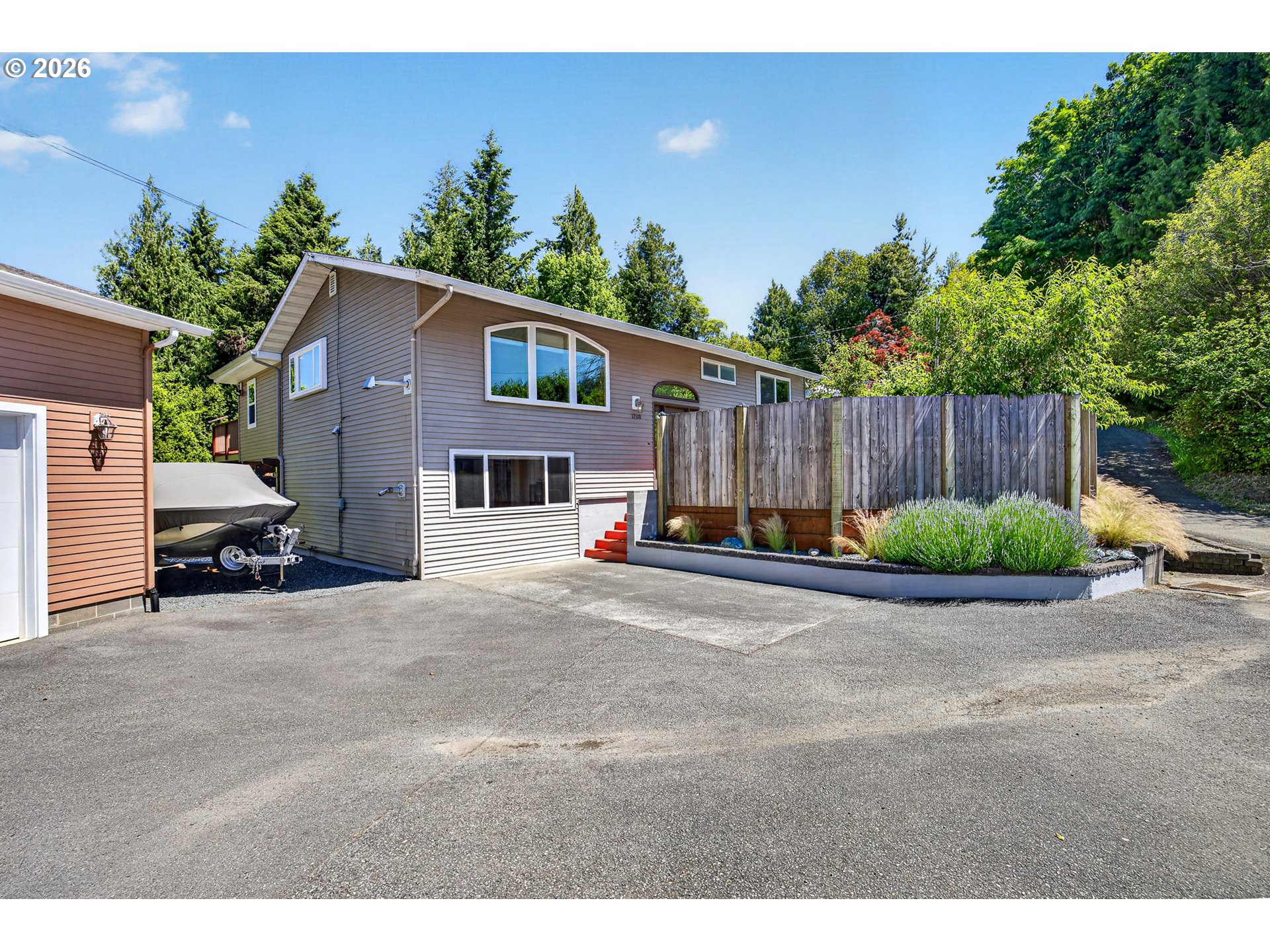1700 SHELLEY RD, Coquille, OR 97423
