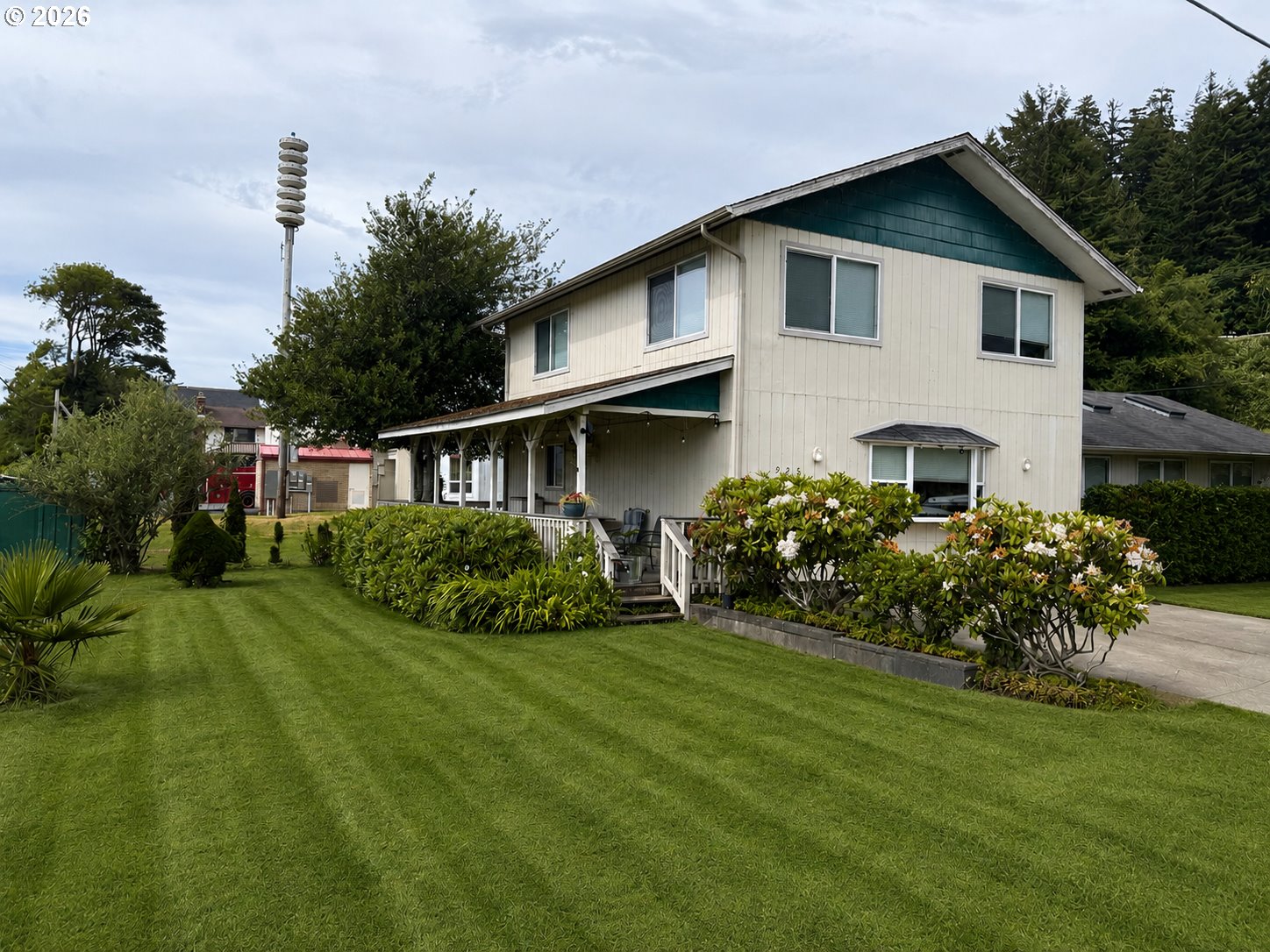 925 FRONT ST, Gardiner, OR 97441