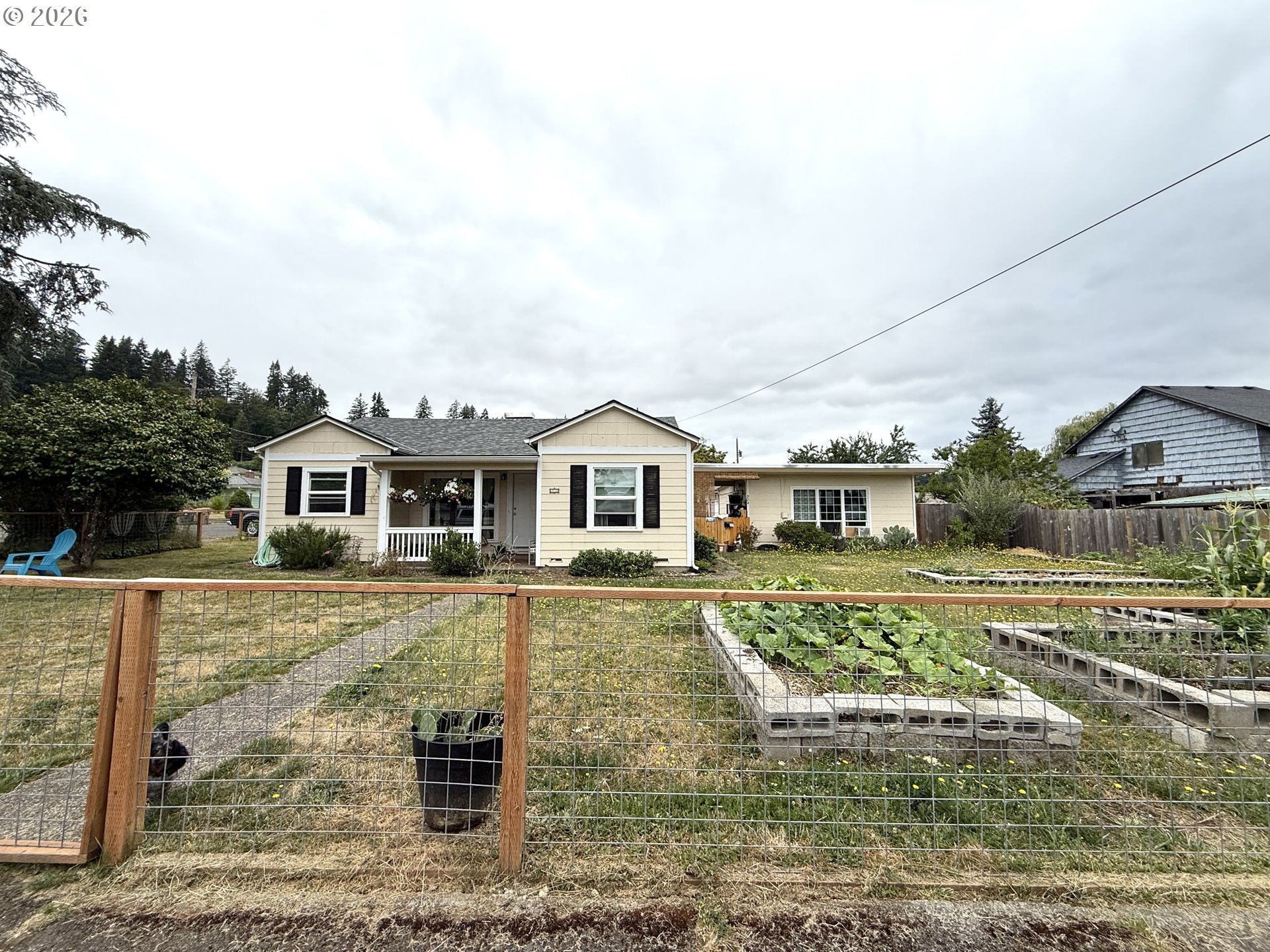 914 4TH AVE, SweetHome, OR 97386