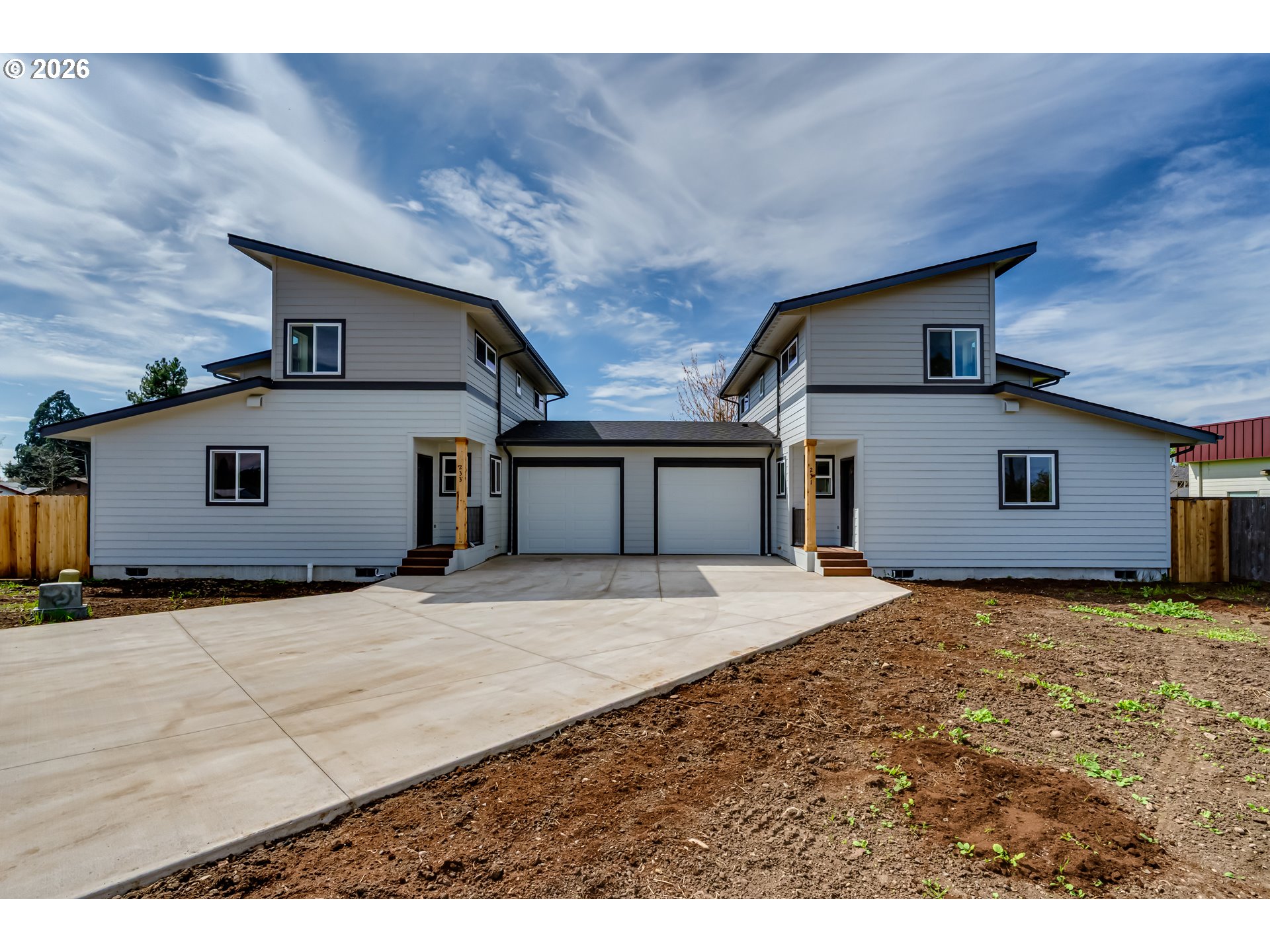 231/233 41ST PL, Springfield, OR 97478