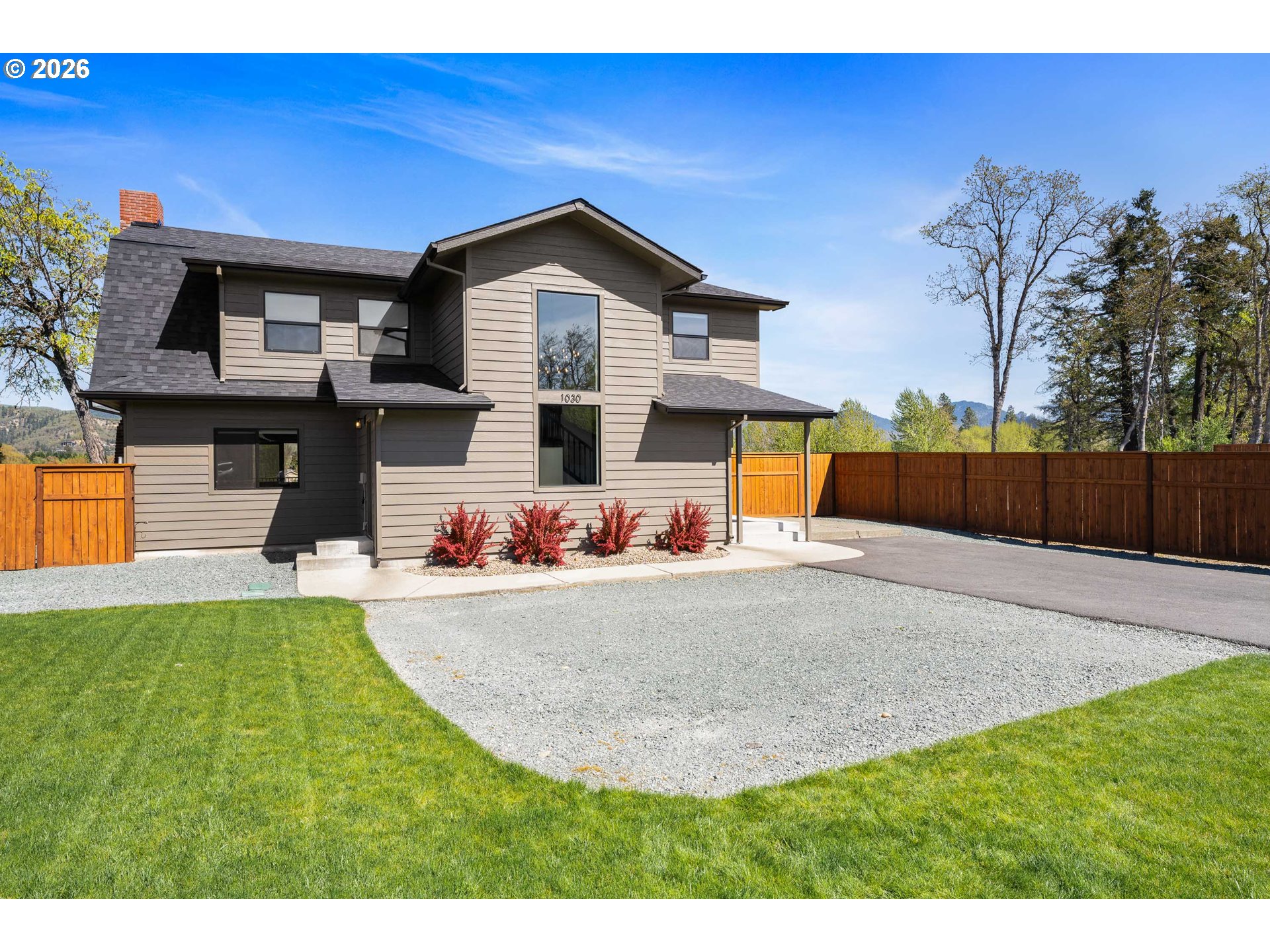 1030 SW River Mist LN, GrantsPass, OR 97527