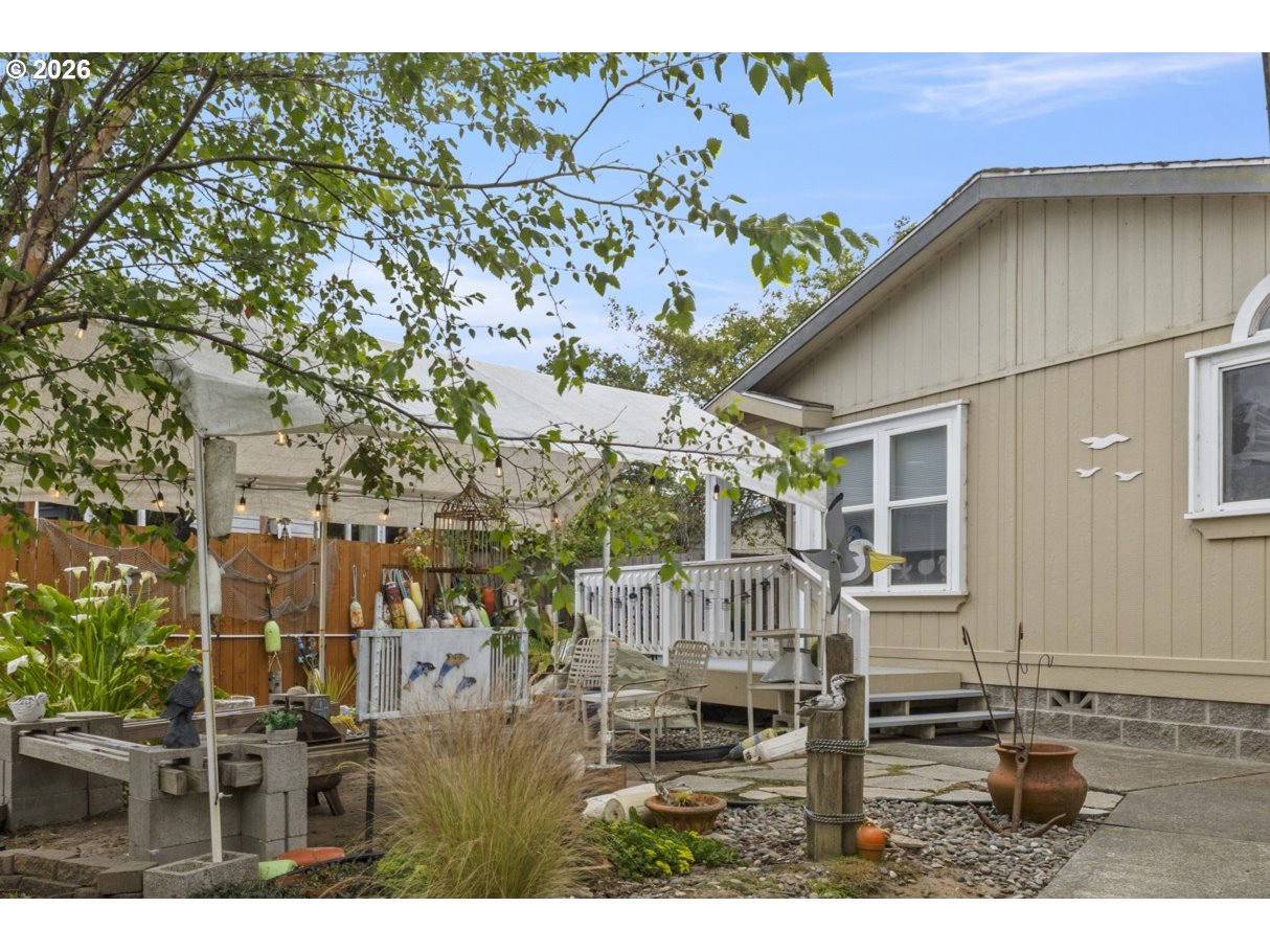 90946 WINDY LN, CoosBay, OR 97420