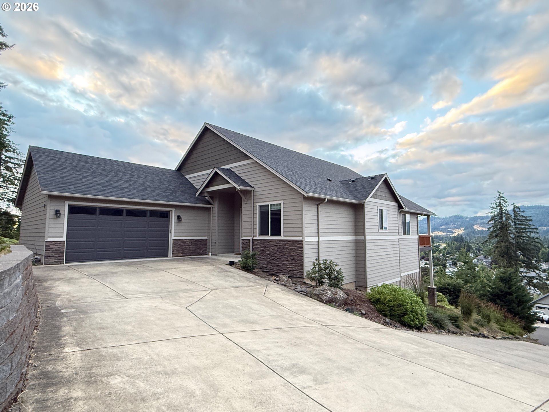 6451 DOGWOOD ST, Springfield, OR 97478