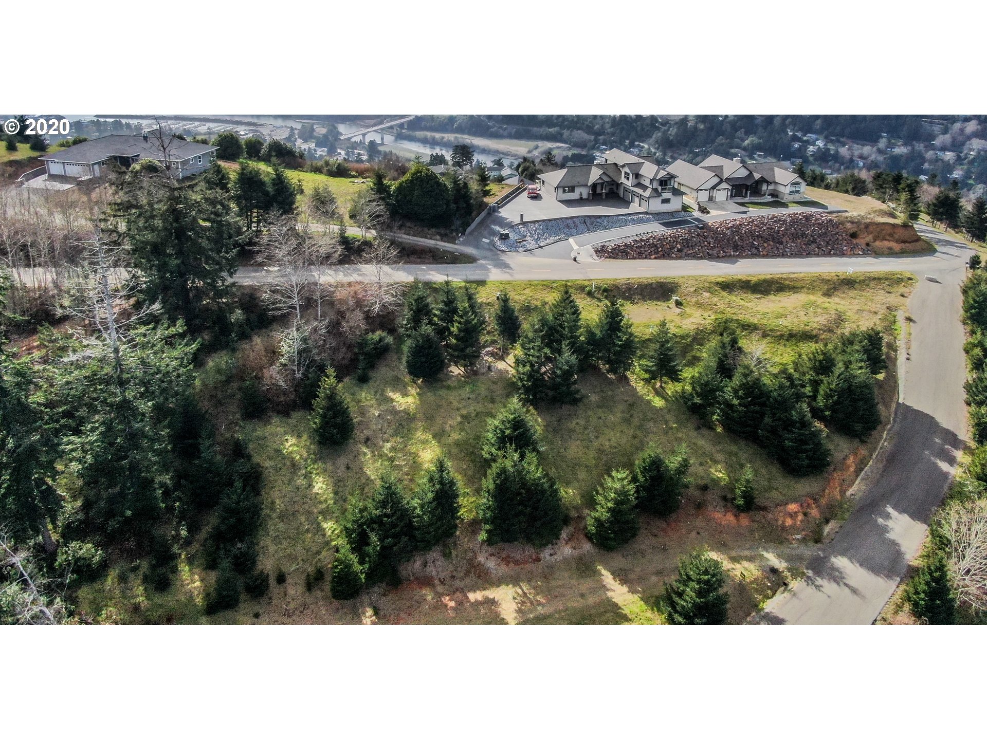 98034 CROWN TERRACE RD, Brookings, OR 97415