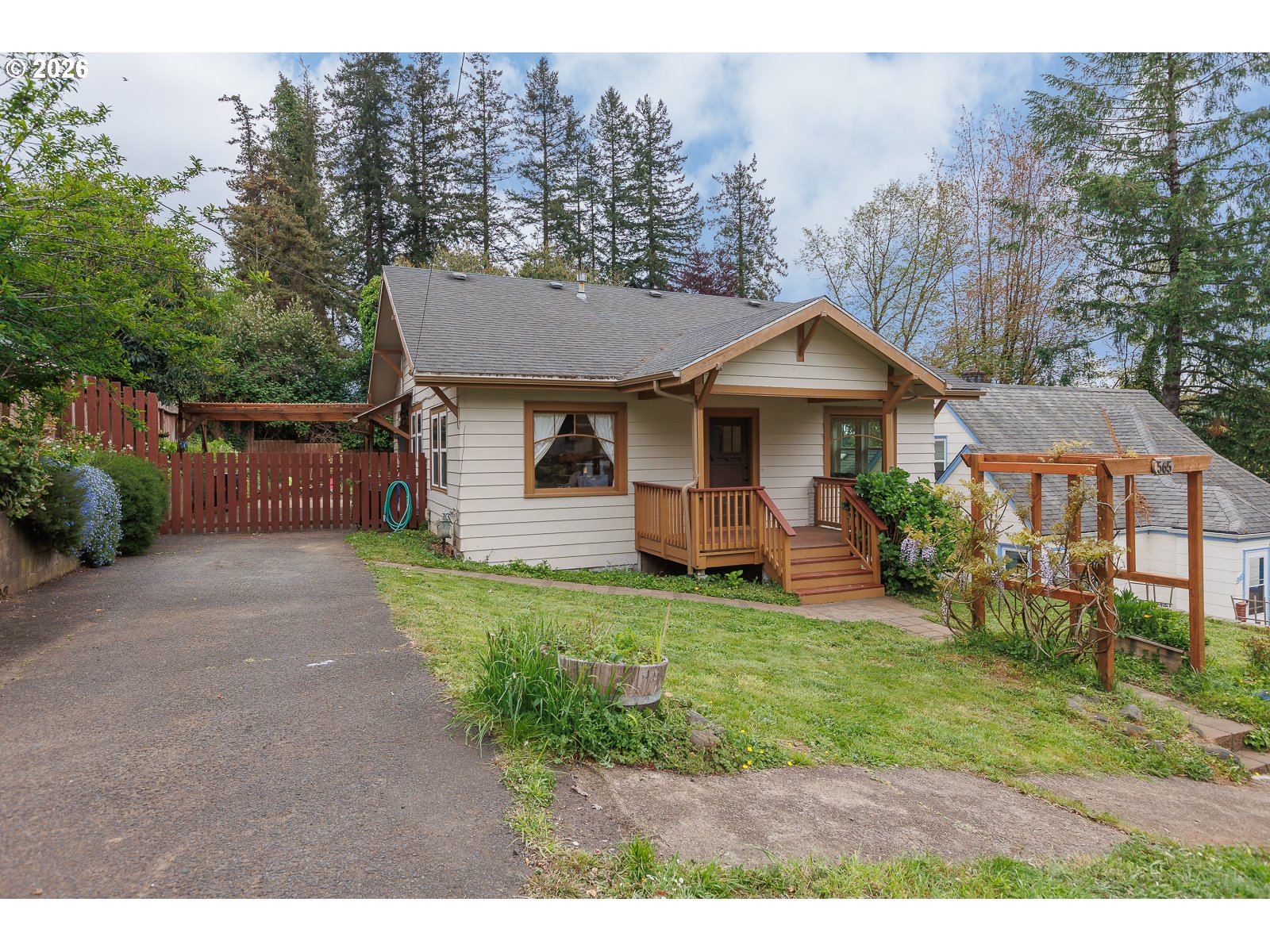 565 4TH ST, Toledo, OR 97391