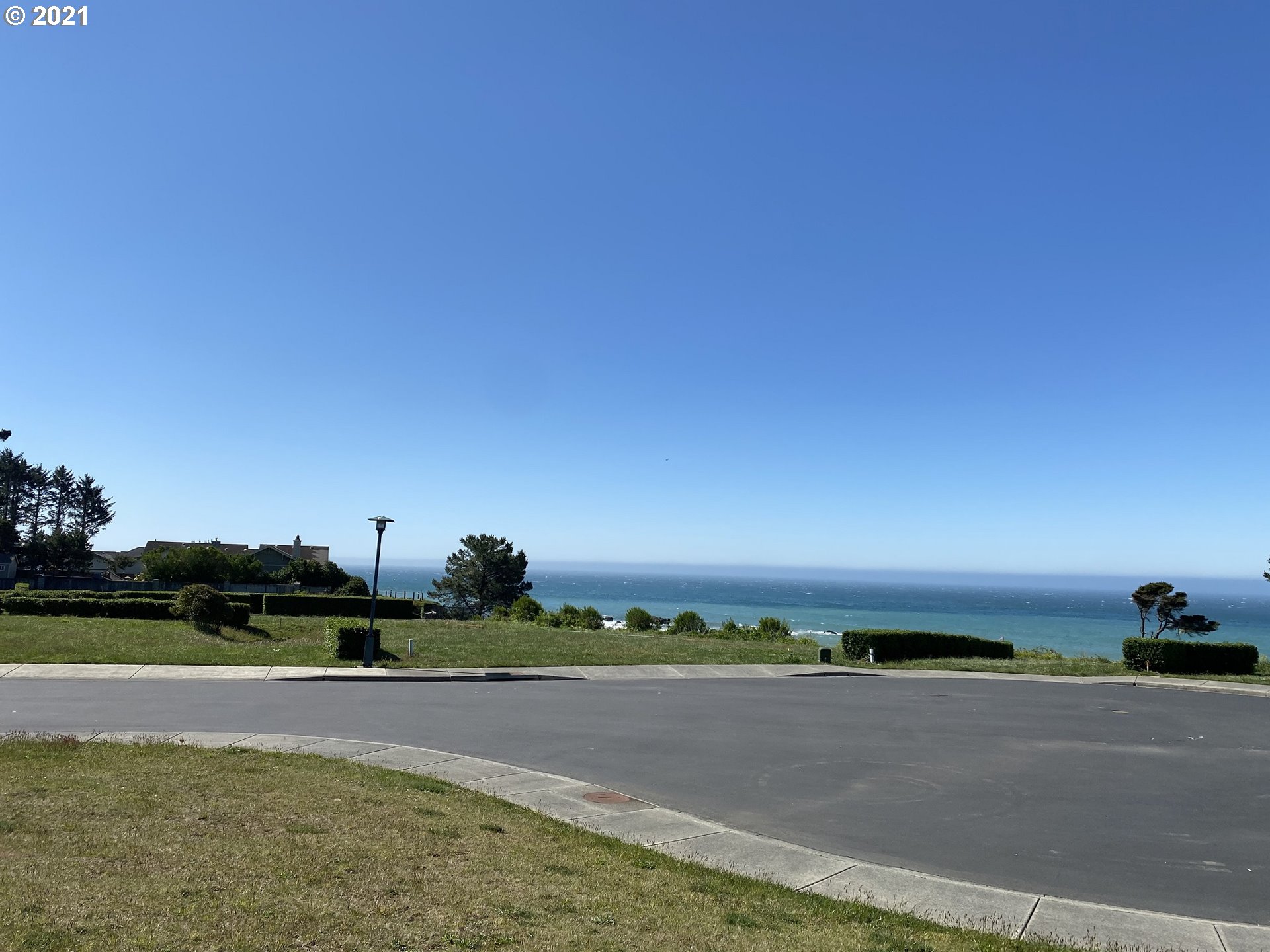 Sea Court LN, Brookings, OR 97415