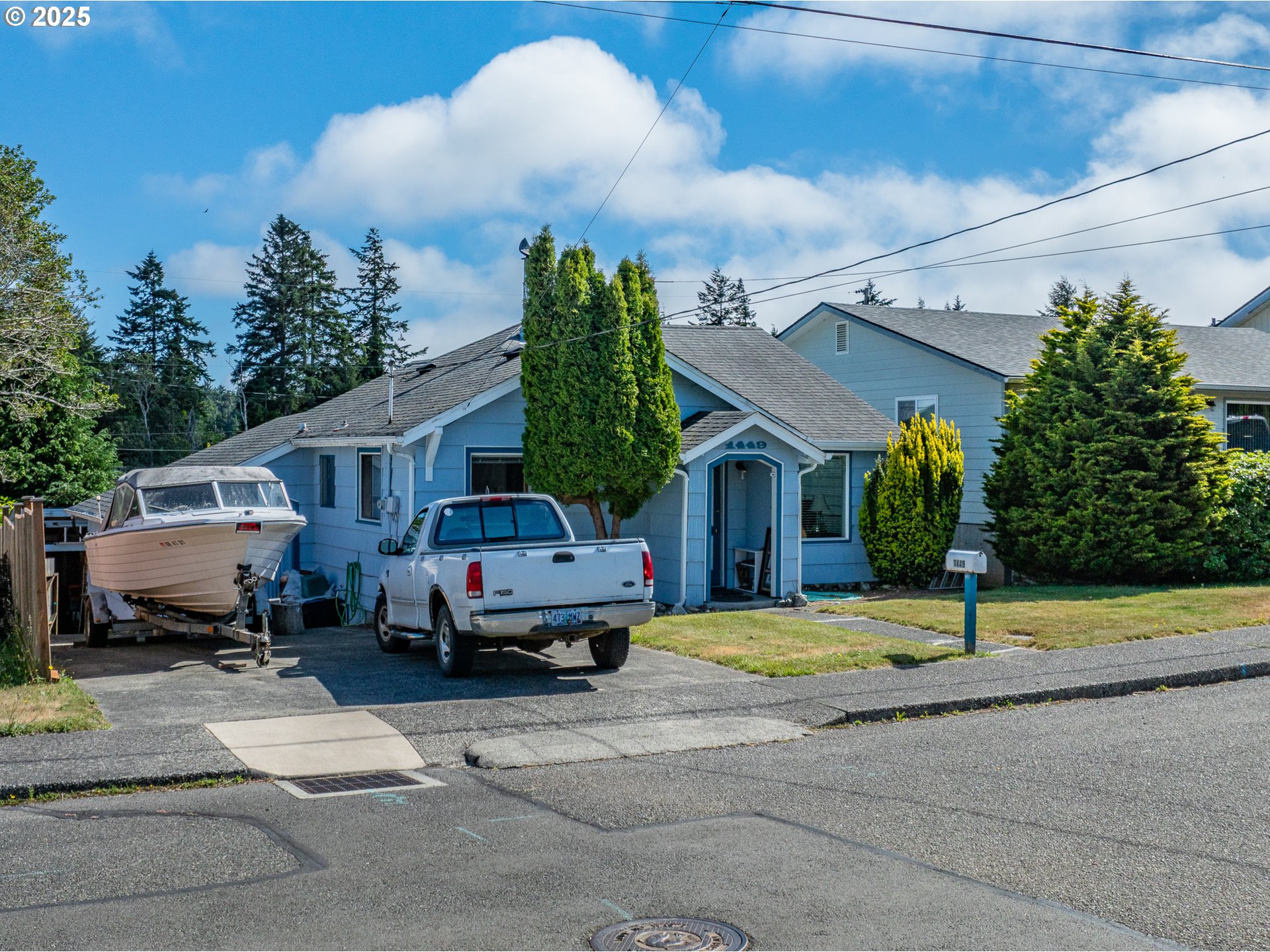 1449 MYRTLE AVE, CoosBay, OR 97420