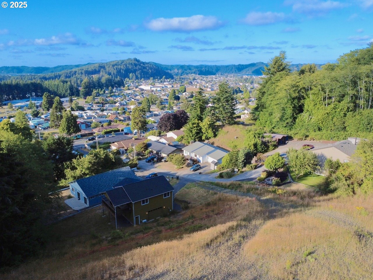 925 BELLEVUE DR, Reedsport, OR 97467