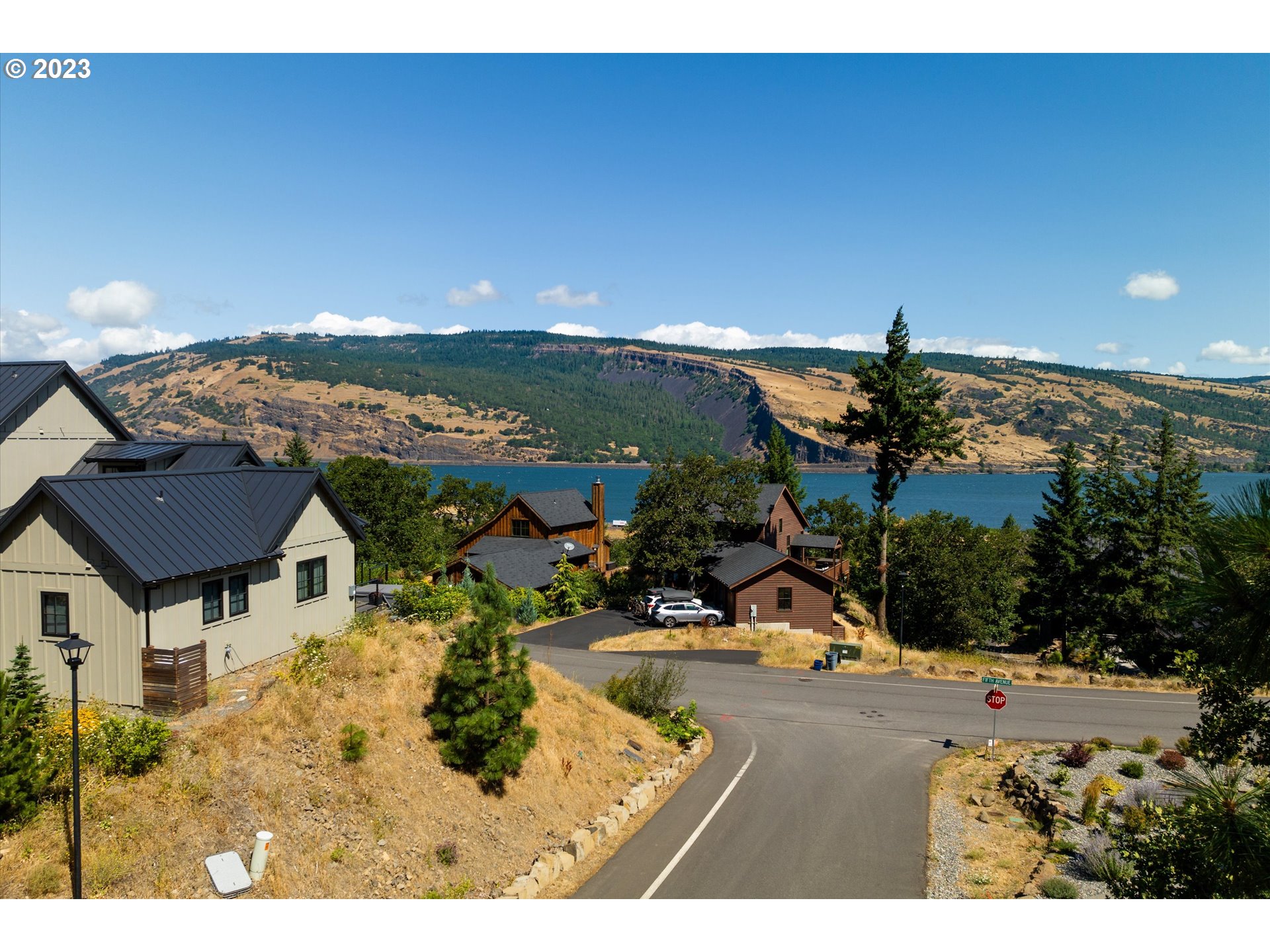 Asher ST, Mosier, OR 97040