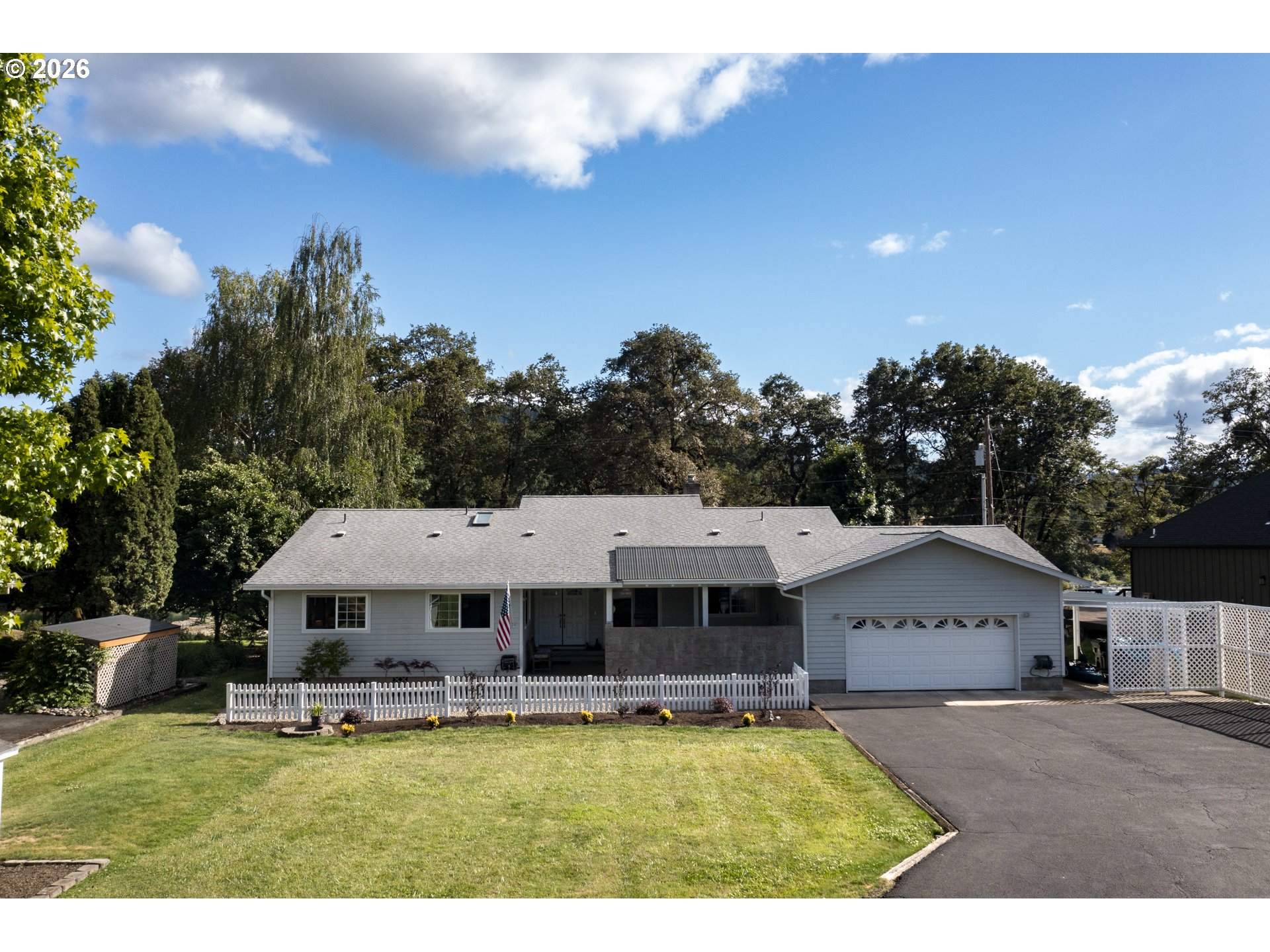 200 RIVERSHORE DR, Roseburg, OR 97470