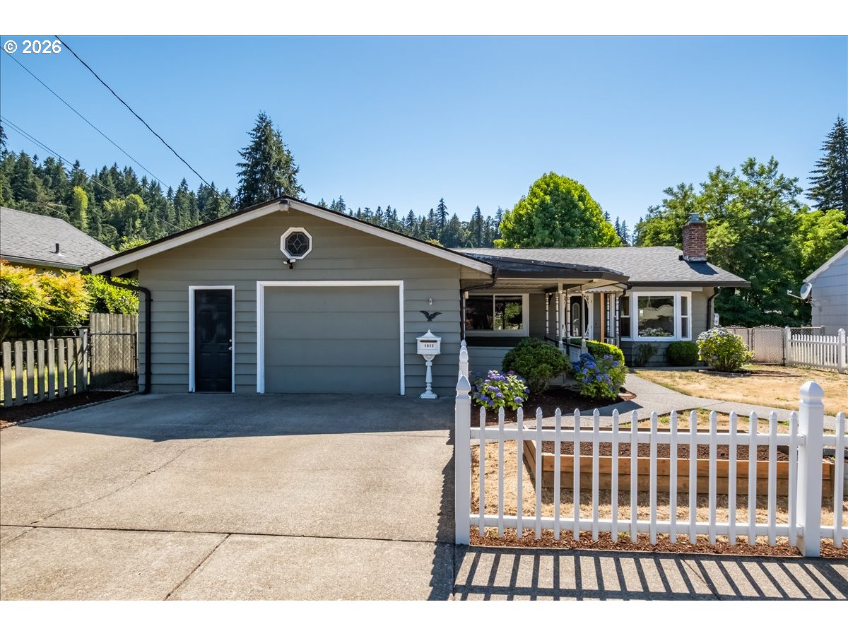 1012 WATER ST, Silverton, OR 97381