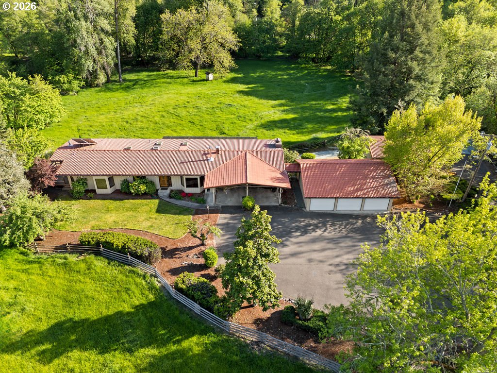 2233 RIVERSIDE DR, MyrtleCreek, OR 97457