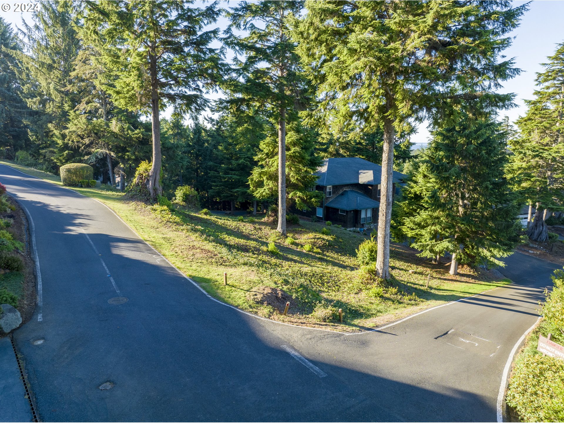 425 Surf View DR, GlenedenBeach, OR 97388