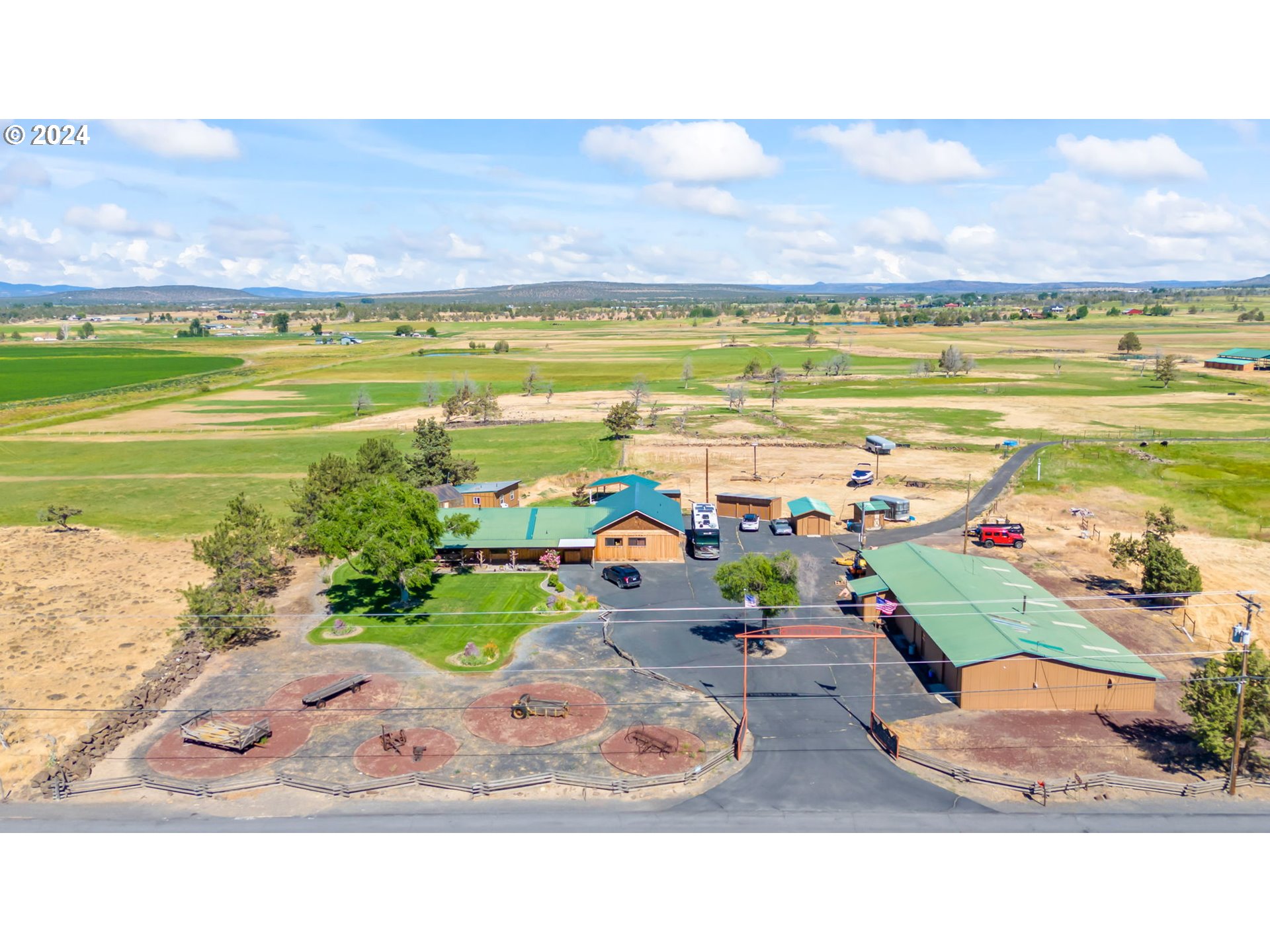 3068 REIF RD, PowellButte, OR 97753
