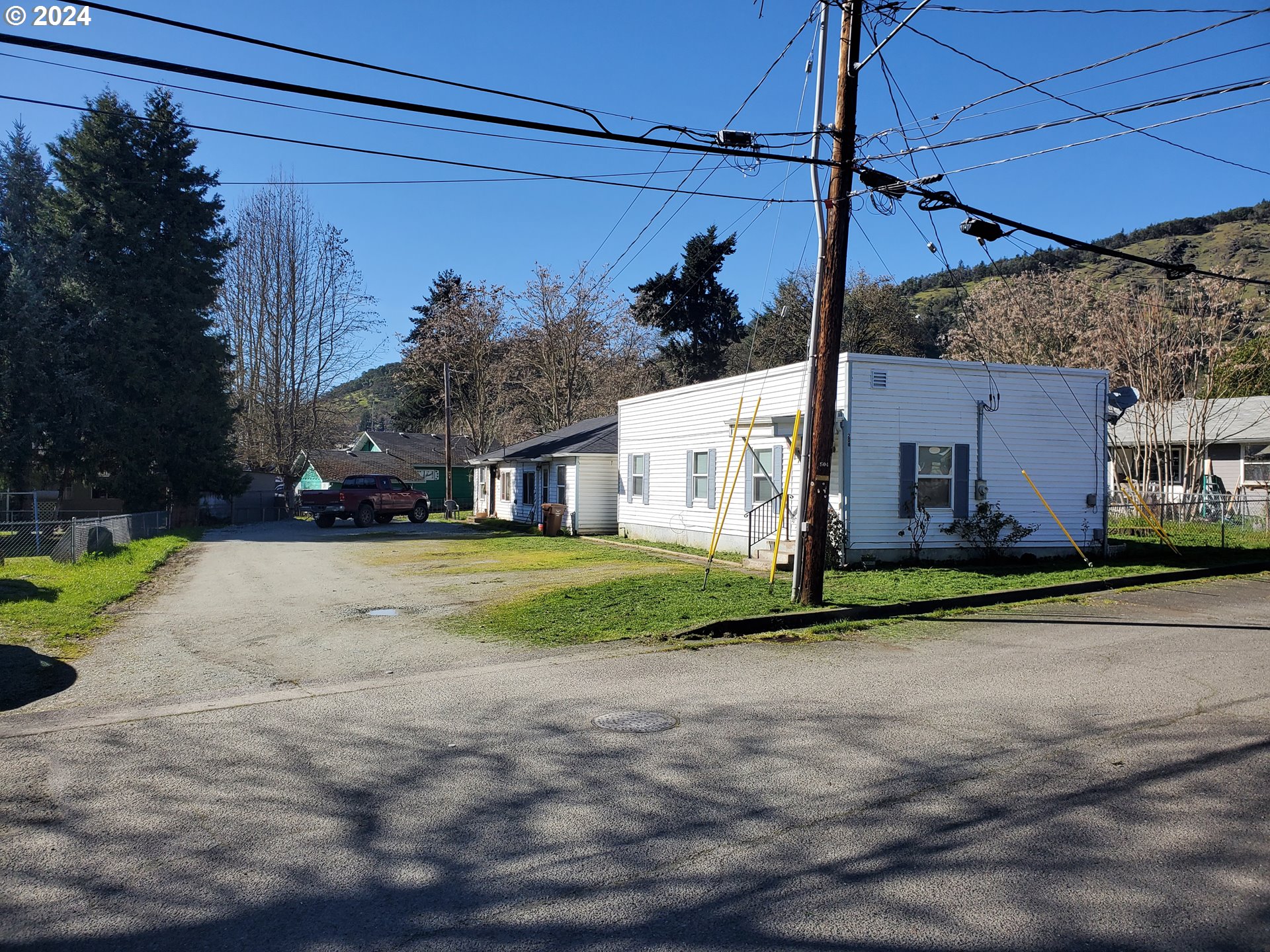 204 PINE AVE, MyrtleCreek, OR 97457