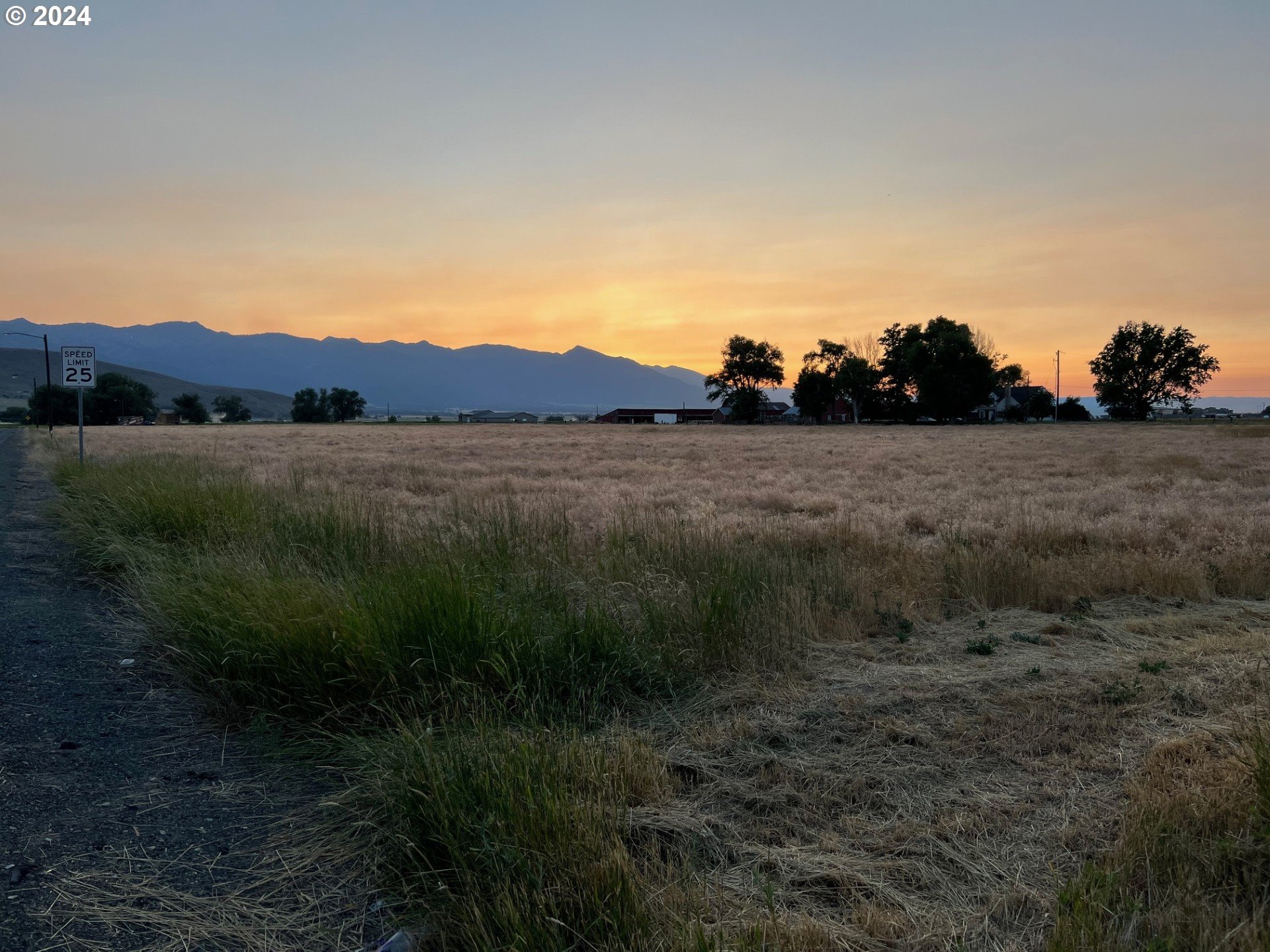 2 E ST, BakerCity, OR 97814